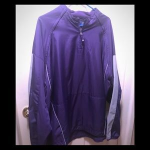 Men’s pullover windbreaker.